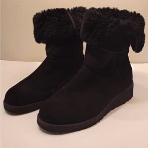 UGG Amie Slim  Suede & Genuine Sheepskin Wedge Boots Size 7 black